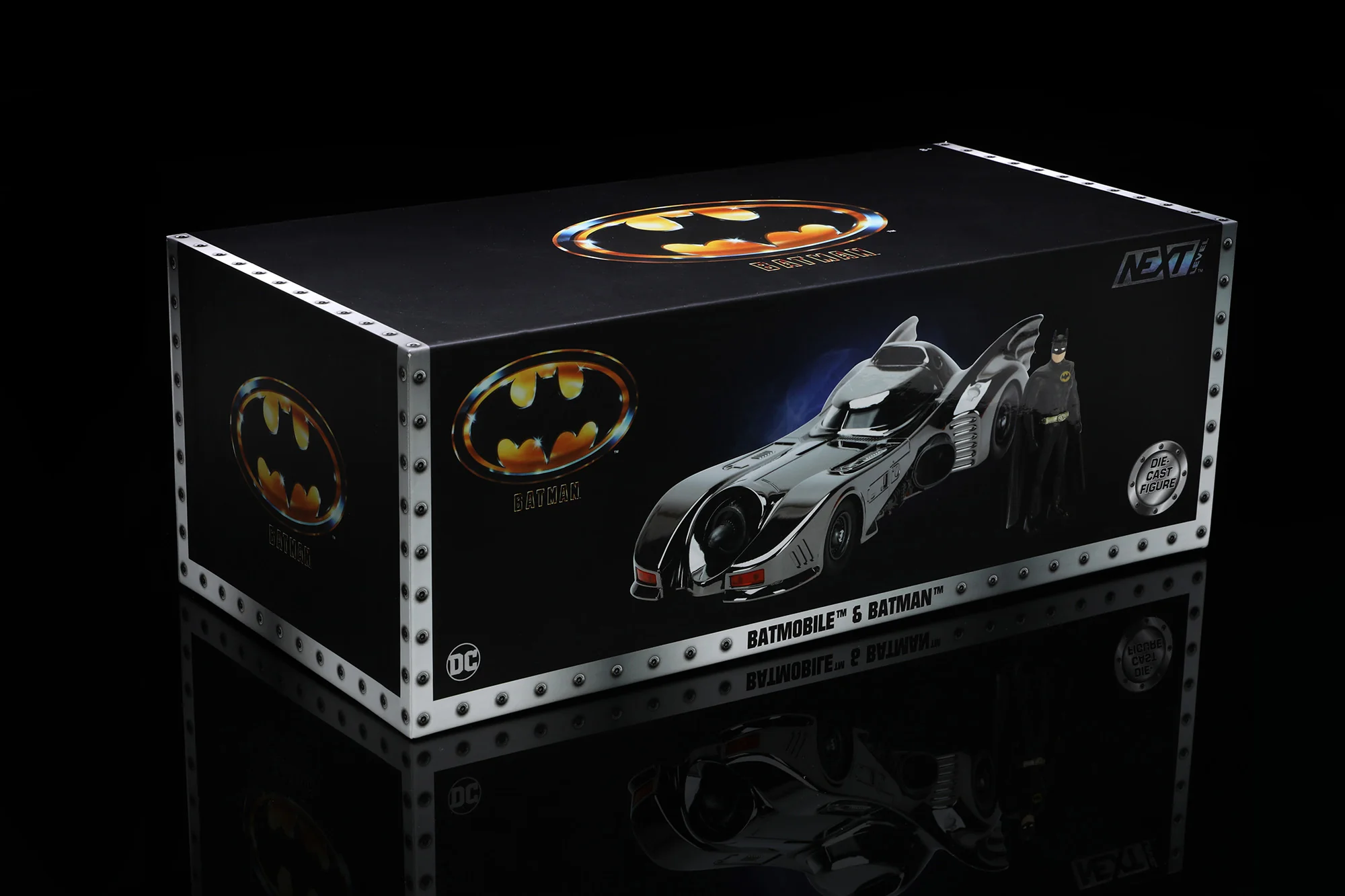 Batman 1989 Batmobile & Batman, 1:24 Scale Vehicle & 2.75" Figure (Next Level Exclusive) - Image 6