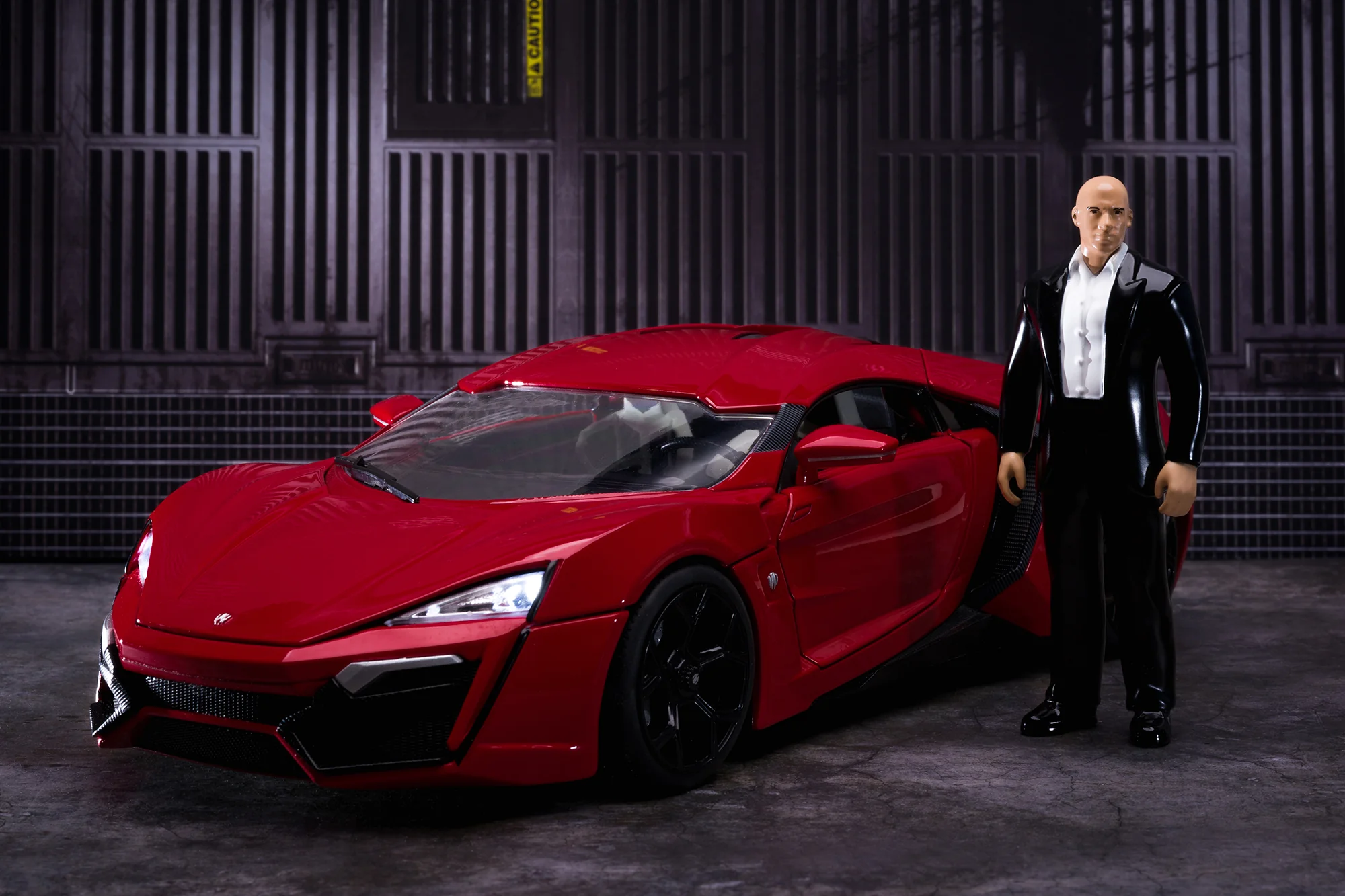 Fast & Furious Dom's W-Motors Lykan HyperSport, 1:18 Scale Vehicle w/ Lights & 3.75" Figure