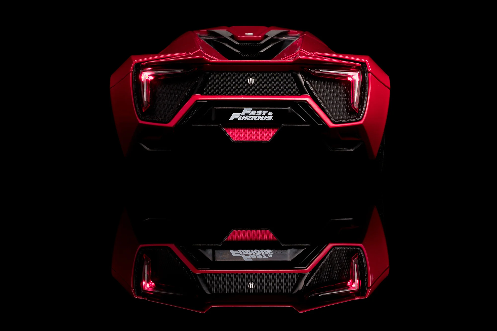 Fast & Furious Dom's W-Motors Lykan HyperSport, 1:18 Scale Vehicle w/ Lights & 3.75" Figure - Image 4
