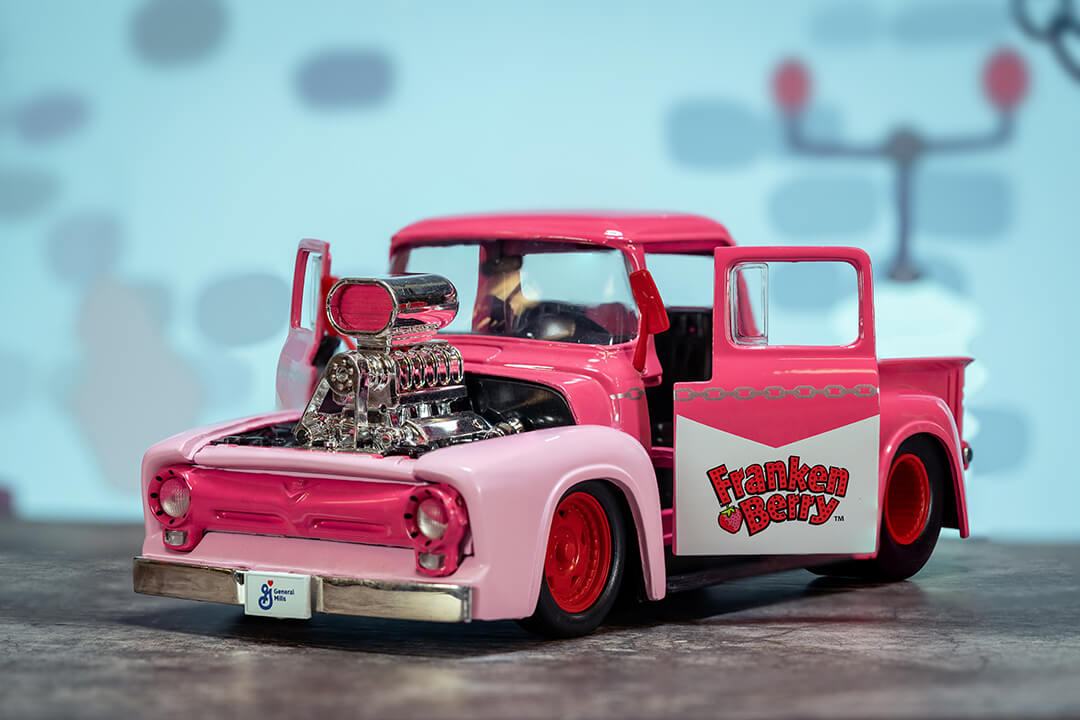 General Mills, Franken Berry & 1956 Ford F-100, 1:24 Scale Vehicle & 2.75" Figure - Image 16