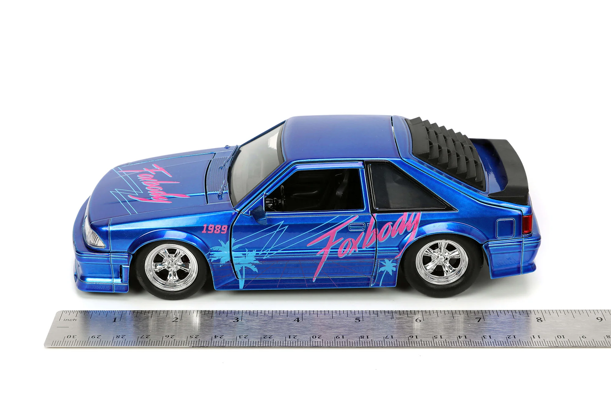 I Love The...80's 1989 Ford Mustang GT 1:24 Scale Vehicle - Image 7