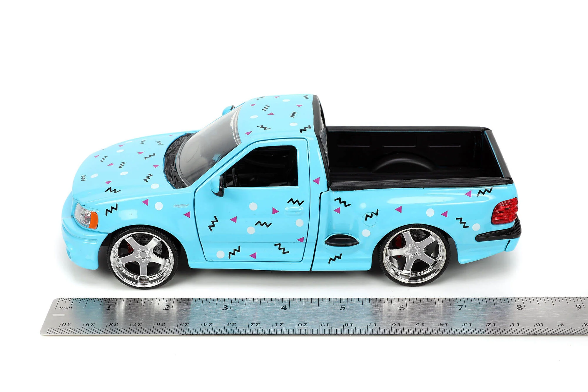 I Love The...90's 1999 Ford F-150 SVT Lightning 1:24 Scale Vehicle - Image 7