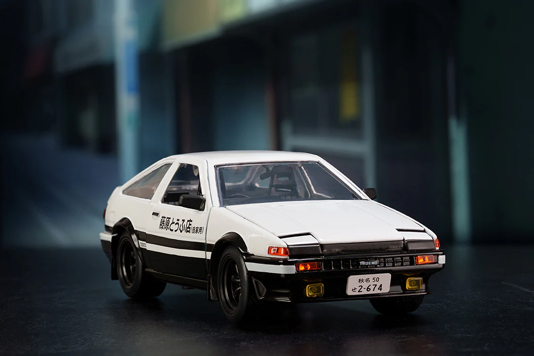 Initial D Toyota Trueno AE-86 & Takumi, 1:24 Scale Vehicle and 2.75" Die-Cast Figure - Image 22