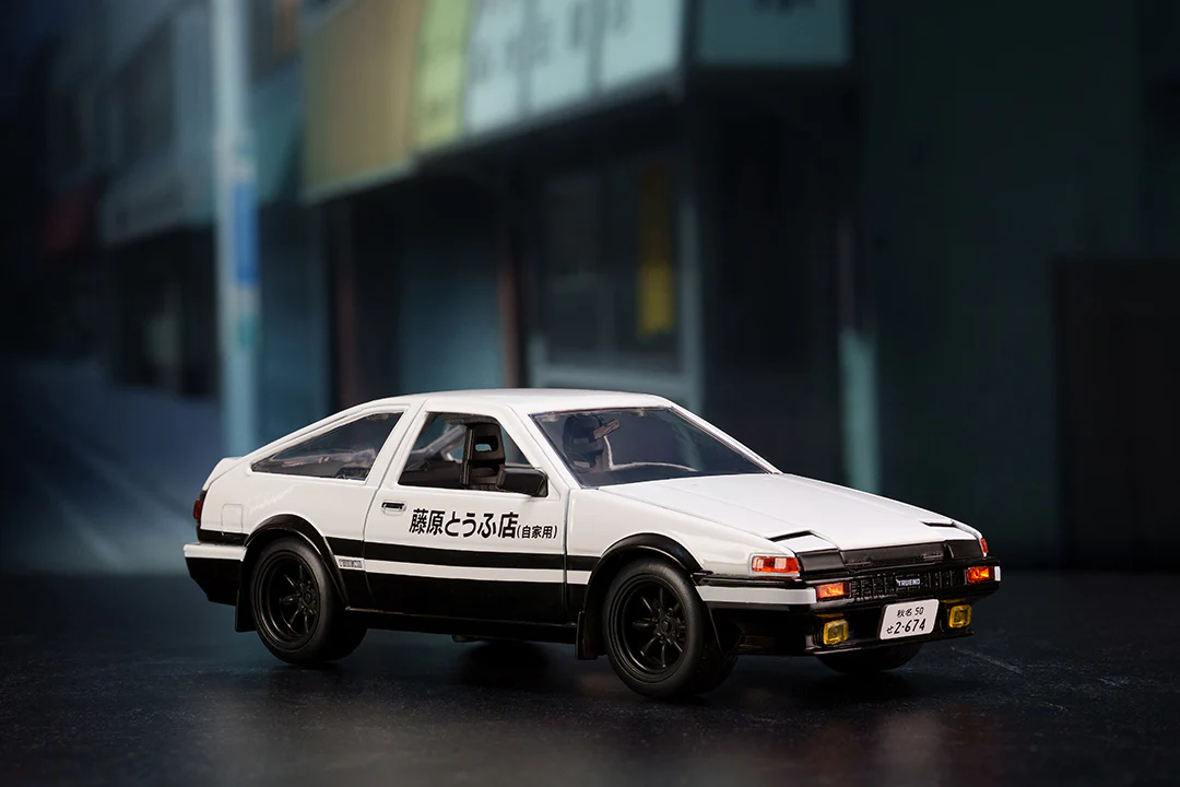 Initial D Toyota Trueno AE-86 & Takumi, 1:24 Scale Vehicle and 2.75" Die-Cast Figure - Image 23