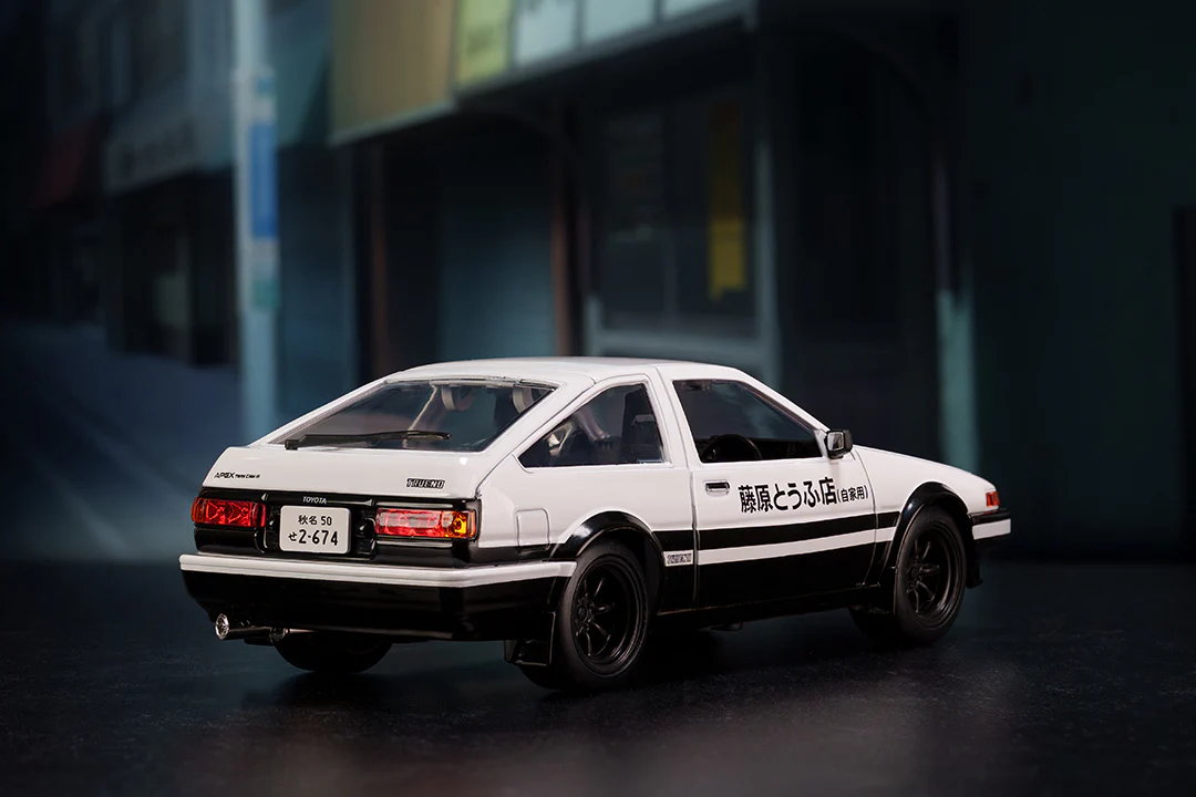 Initial D Toyota Trueno AE-86 & Takumi, 1:24 Scale Vehicle and 2.75" Die-Cast Figure - Image 25