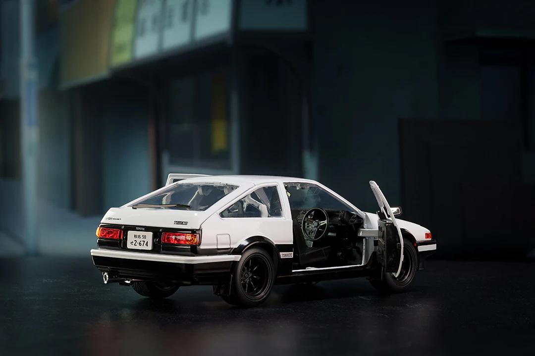 Initial D Toyota Trueno AE-86 & Takumi, 1:24 Scale Vehicle and 2.75" Die-Cast Figure - Image 26