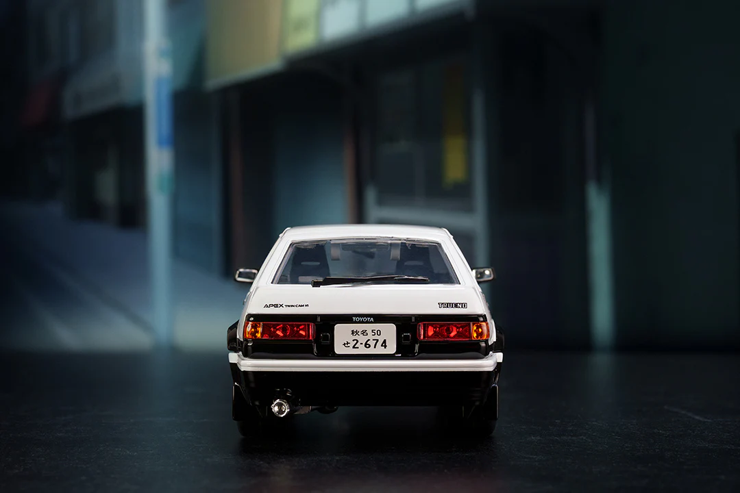 Initial D Toyota Trueno AE-86 & Takumi, 1:24 Scale Vehicle and 2.75" Die-Cast Figure - Image 27