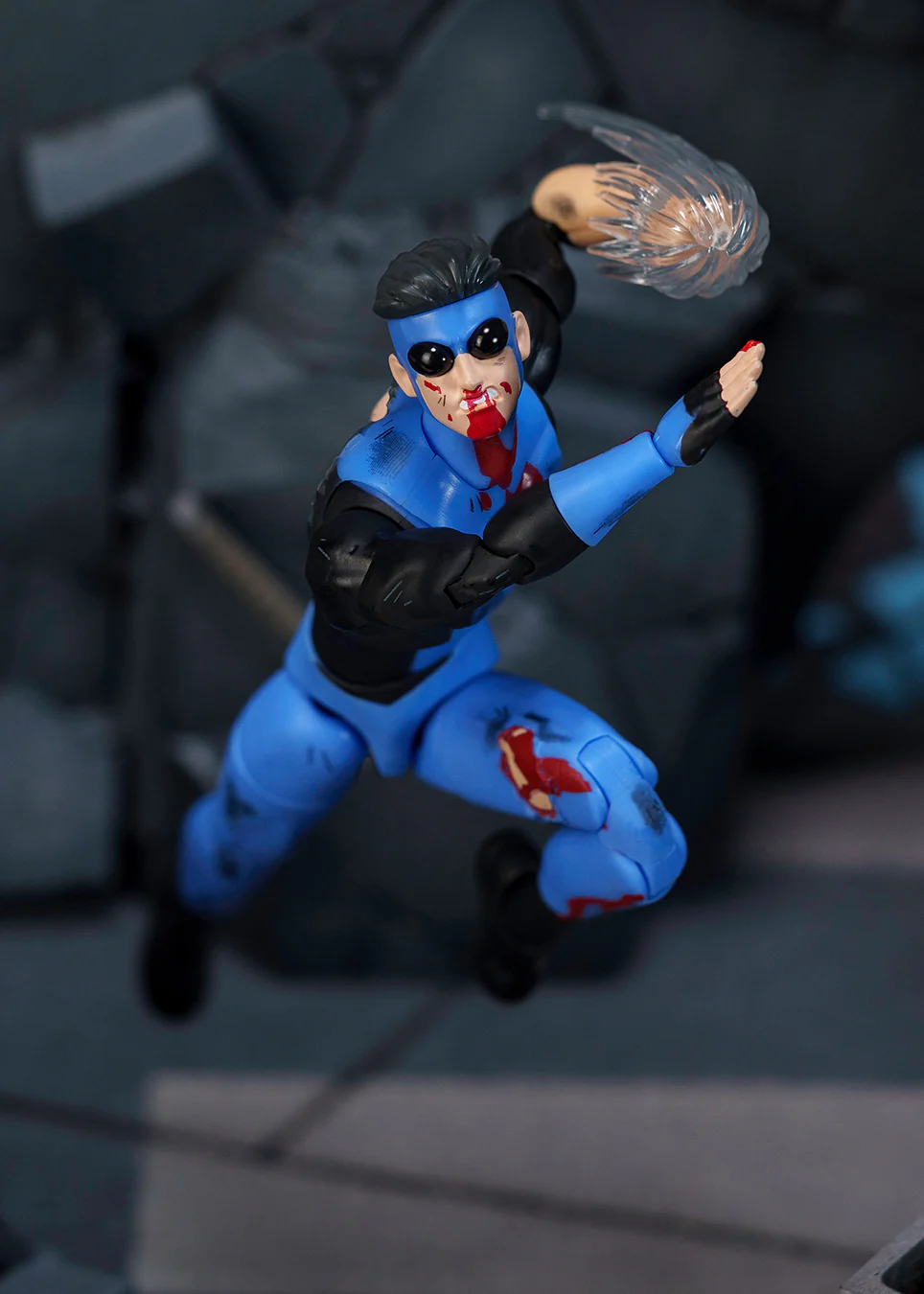 Invincible 1/12 Scale Action Figure Battle Damaged Deluxe Exclusive [ORDERS START 7/23/2026] - Image 8