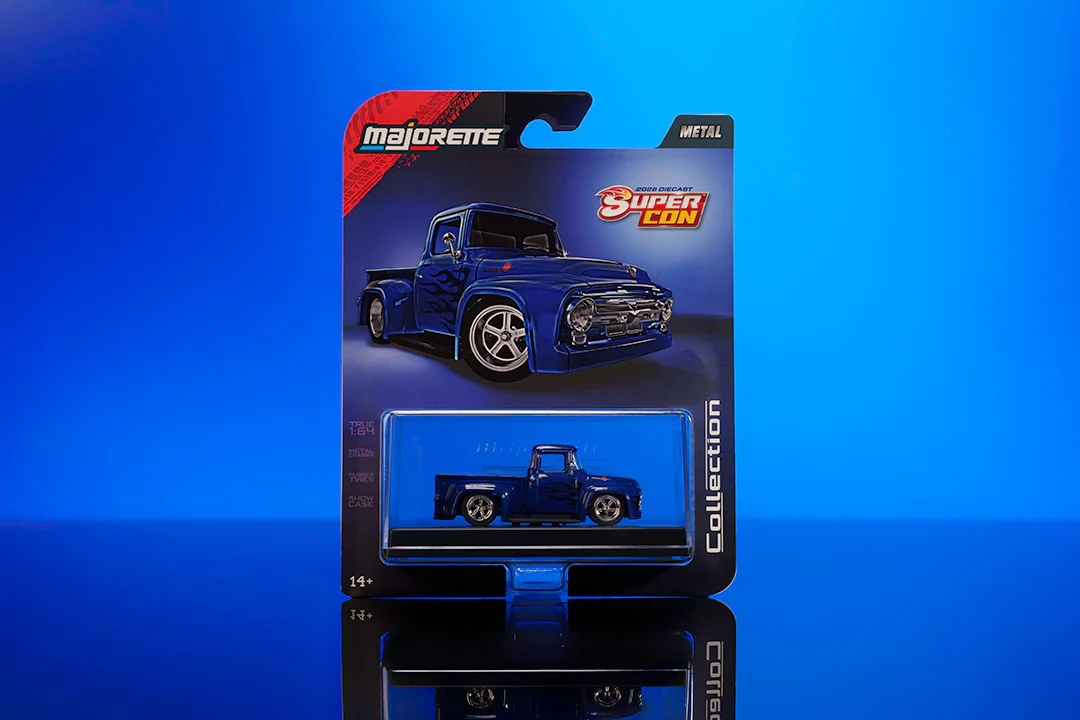 Majorette Collection Ford F-100, 1:64 Scale Vehicle (Diecast Supercon 2026 Exclusive) - Image 2