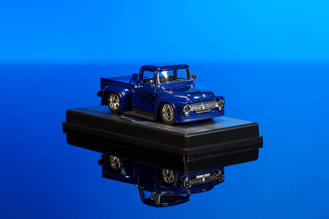 Majorette Collection Ford F-100, 1:64 Scale Vehicle (Diecast Supercon 2026 Exclusive) - Image 3