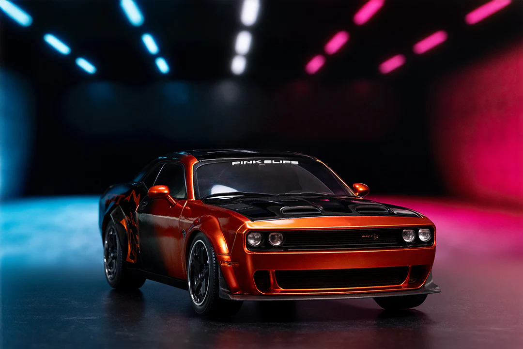 Pink Slips 2015 Dodge Challenger SRT Hellcat, 1:18 Scale Vehicle (Wave 1) - Image 14