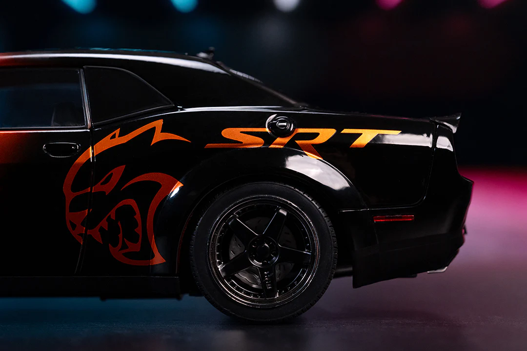 Pink Slips 2015 Dodge Challenger SRT Hellcat, 1:18 Scale Vehicle (Wave 1) - Image 17