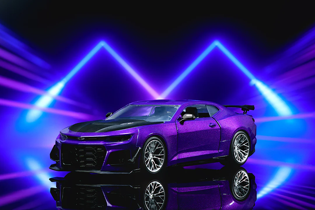 Pink Slips Autumn Spooner's Chevrolet Camaro ZL1, 1:24 Scale Vehicle (Wave 18)