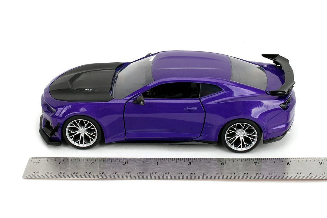 Pink Slips Autumn Spooner's Chevrolet Camaro ZL1, 1:24 Scale Vehicle (Wave 18) - Image 12