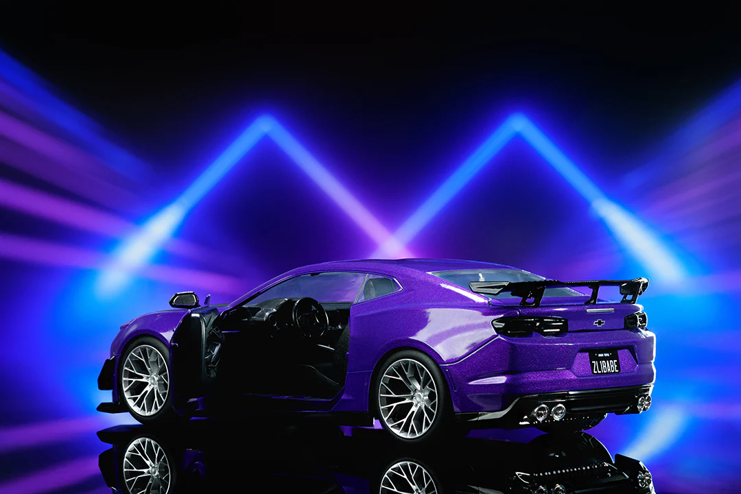 Pink Slips Autumn Spooner's Chevrolet Camaro ZL1, 1:24 Scale Vehicle (Wave 18) - Image 14