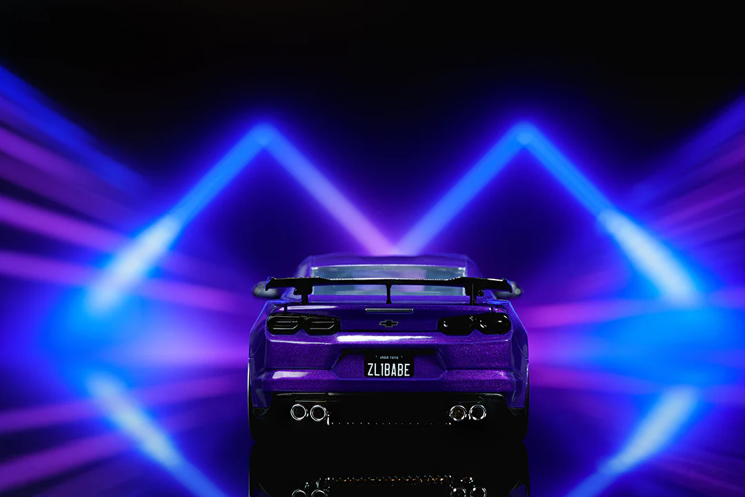 Pink Slips Autumn Spooner's Chevrolet Camaro ZL1, 1:24 Scale Vehicle (Wave 18) - Image 15