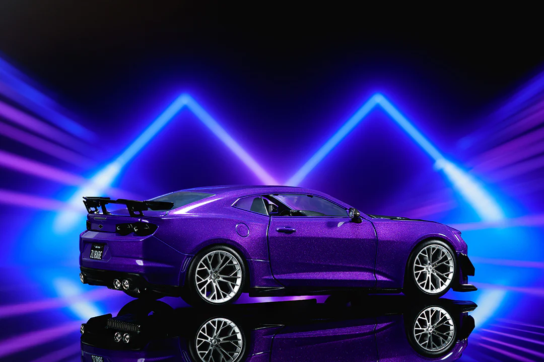 Pink Slips Autumn Spooner's Chevrolet Camaro ZL1, 1:24 Scale Vehicle (Wave 18) - Image 16