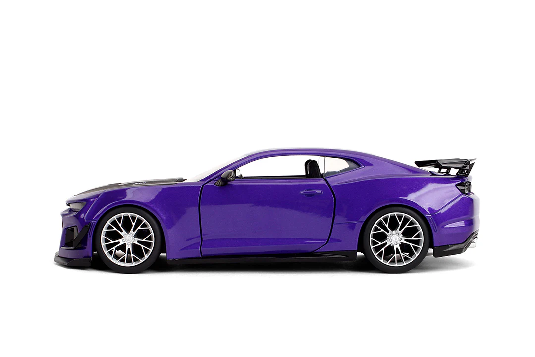 Pink Slips Autumn Spooner's Chevrolet Camaro ZL1, 1:24 Scale Vehicle (Wave 18) - Image 7