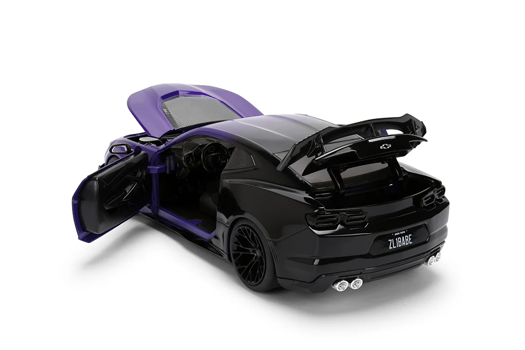 Pink Slips Autumn Spooner's Chevrolet Camaro ZL1 (Version 1), 1:24 Scale Vehicle (Wave 22) - Image 11