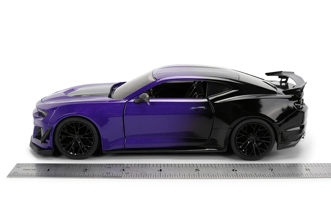 Pink Slips Autumn Spooner's Chevrolet Camaro ZL1 (Version 1), 1:24 Scale Vehicle (Wave 22) - Image 12