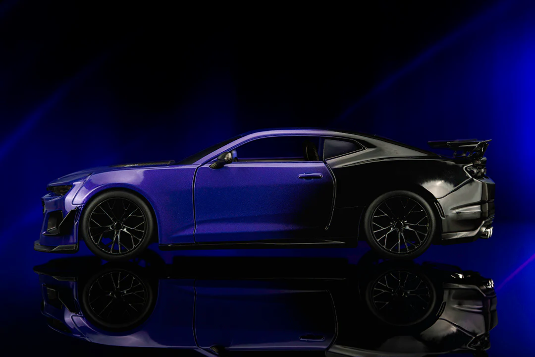 Pink Slips Autumn Spooner's Chevrolet Camaro ZL1 (Version 1), 1:24 Scale Vehicle (Wave 22) - Image 13