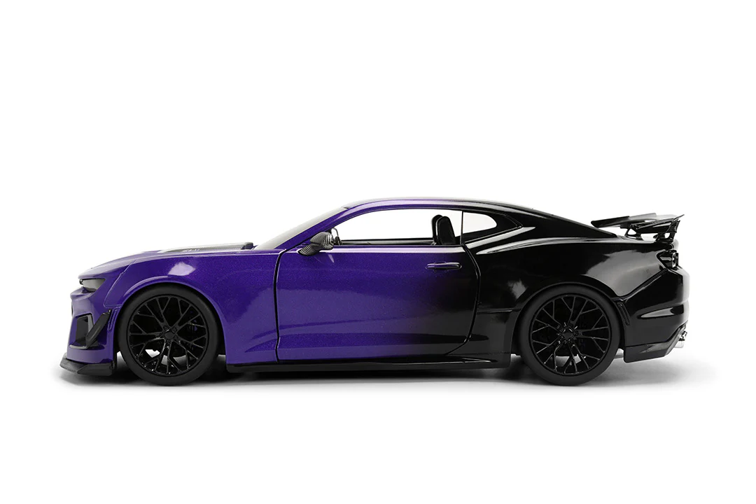 Pink Slips Autumn Spooner's Chevrolet Camaro ZL1 (Version 1), 1:24 Scale Vehicle (Wave 22) - Image 7