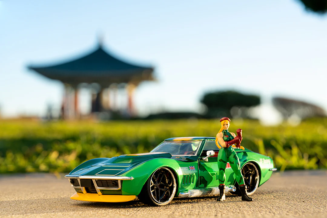 Street Fighter, Cammy & 1969 Chevrolet Corvette Stingray, 1:24 Scale Vehicle & 2.75" Figure