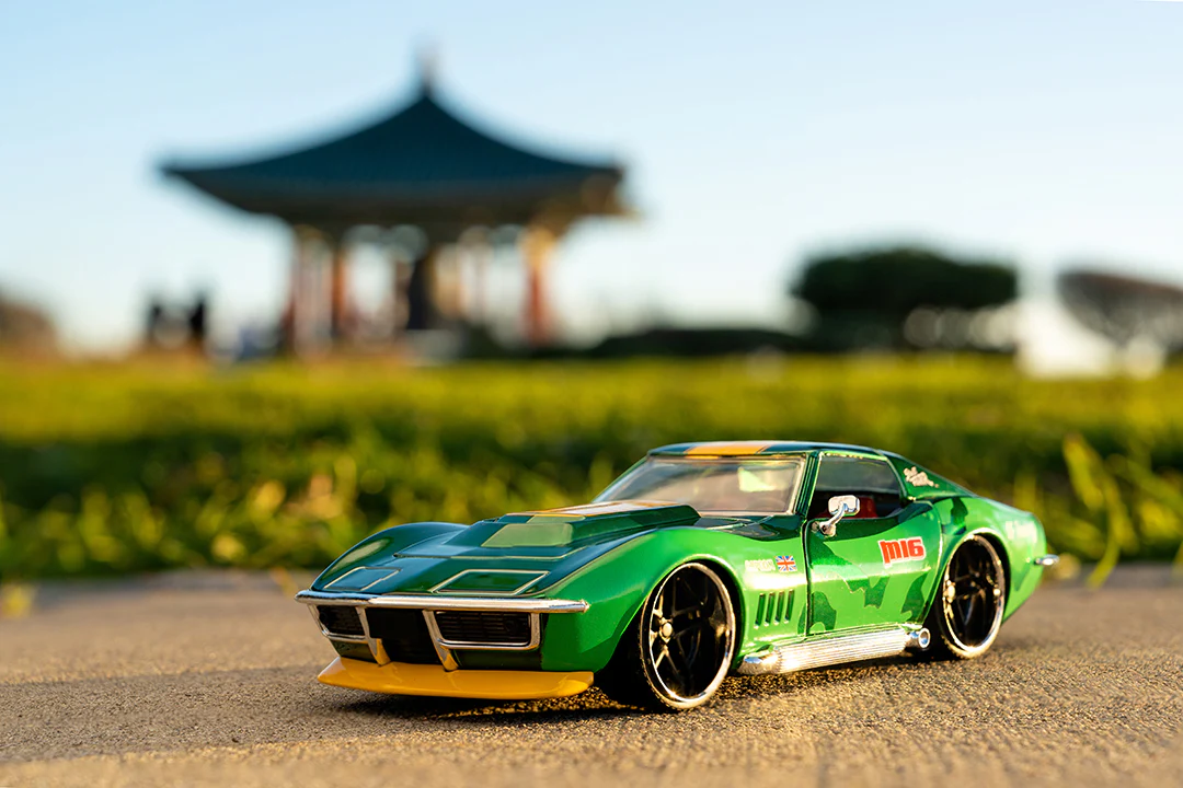 Street Fighter, Cammy & 1969 Chevrolet Corvette Stingray, 1:24 Scale Vehicle & 2.75" Figure - Image 16
