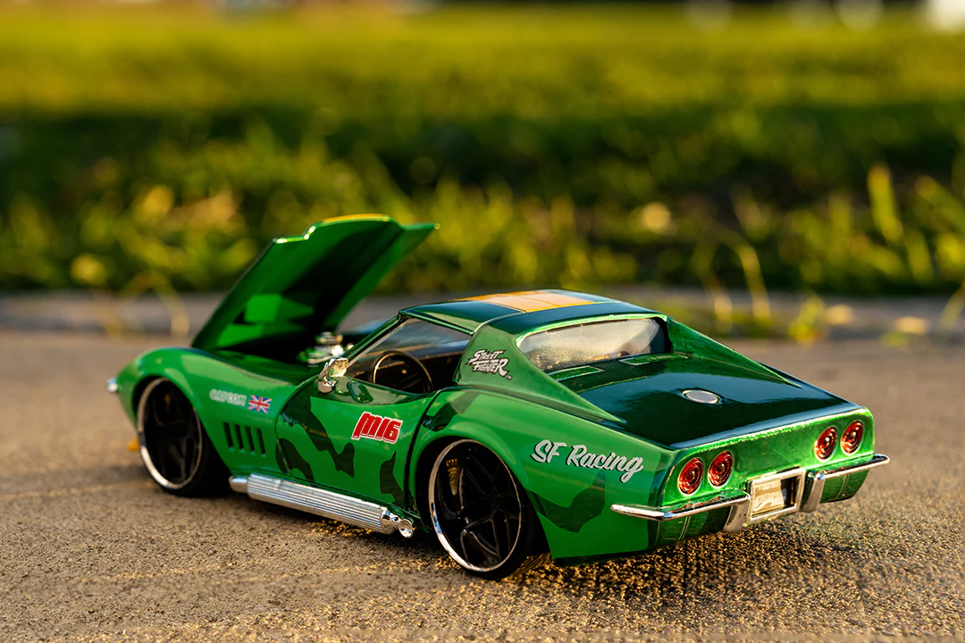 Street Fighter, Cammy & 1969 Chevrolet Corvette Stingray, 1:24 Scale Vehicle & 2.75" Figure - Image 17