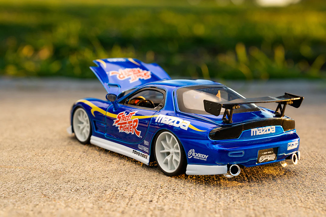 Street Fighter, Chun-Li & 1993 Mazda RX-7, 1:24 Scale Vehicle & 2.75" Figure - Image 17