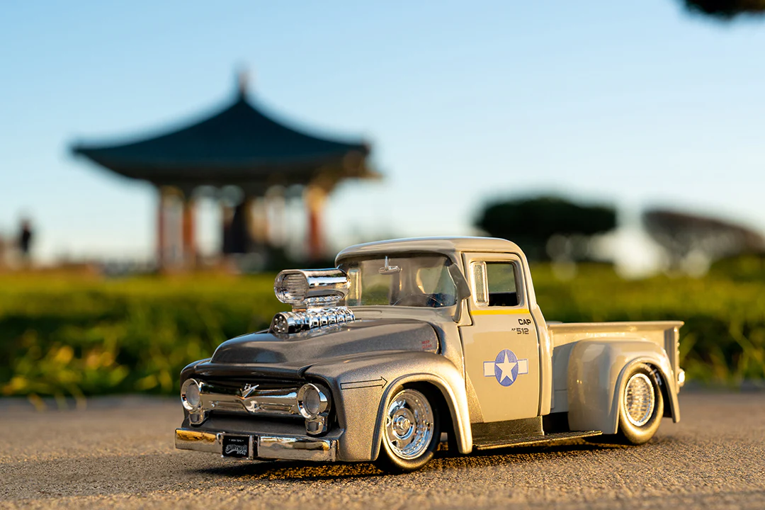 Street Fighter, Guile & 1956 Ford F-100, 1:24 Scale Vehicle & 2.75" Figure - Image 16
