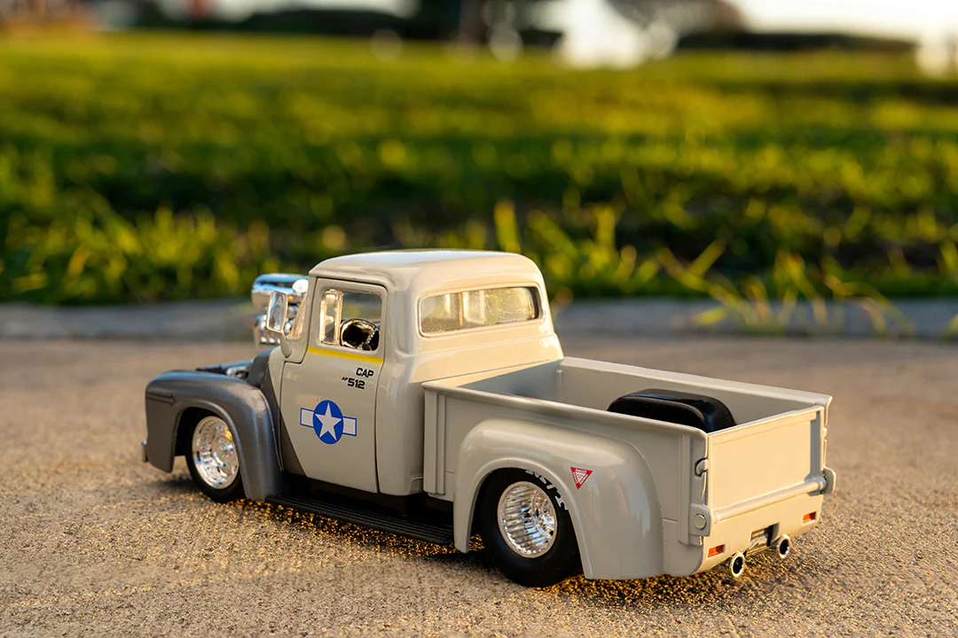 Street Fighter, Guile & 1956 Ford F-100, 1:24 Scale Vehicle & 2.75" Figure - Image 17