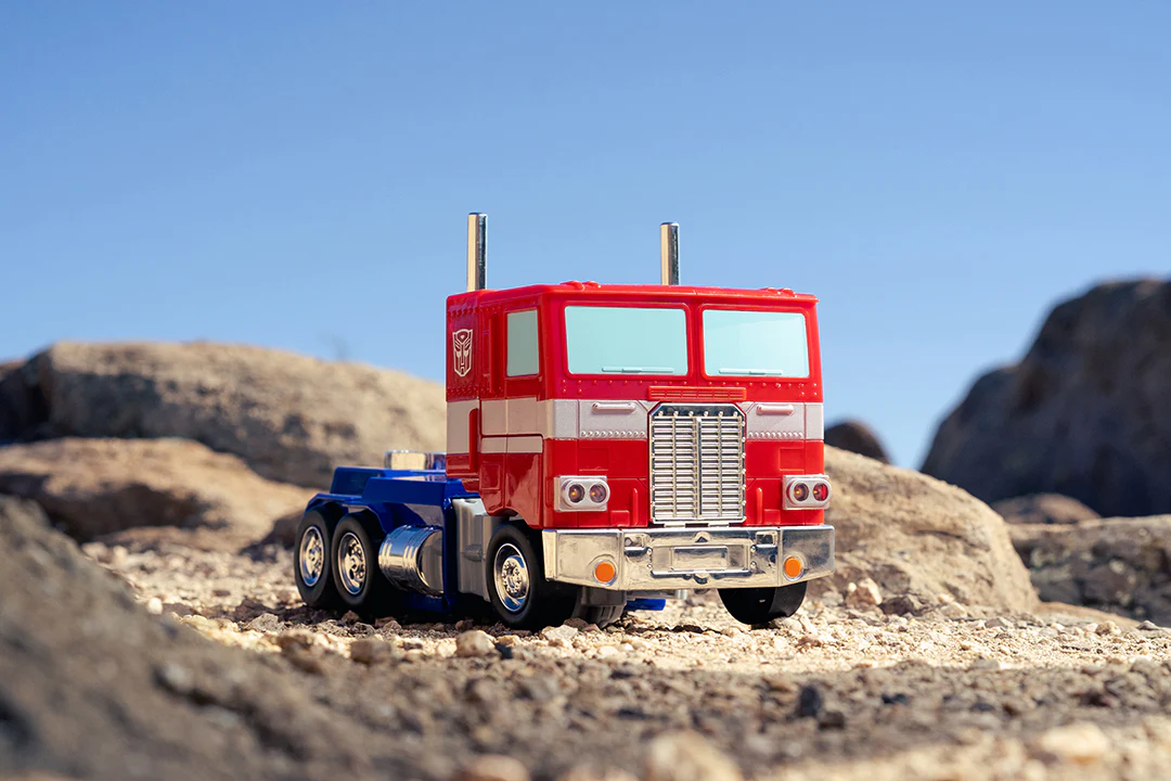 Transformers G1 Optimus Prime Converting R/C - Image 11